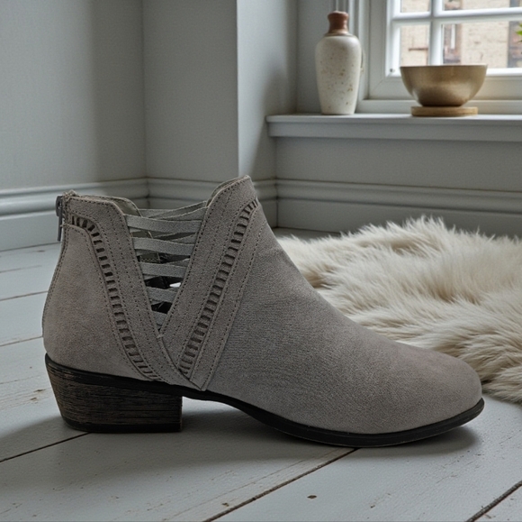 Journee Collection Shoes - Journee Collection Jeni Gray Faux Suede Ankle Boots Size 11